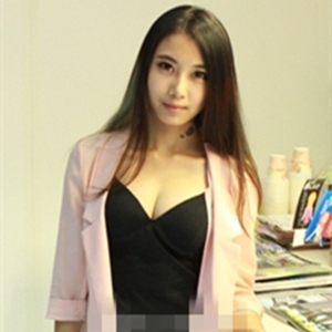 看我自體脂肪隆胸半年后的照片，果很好哦~