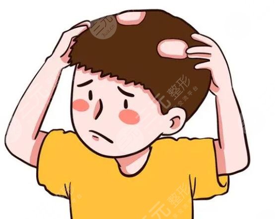 　　斑禿能治好嗎?斑禿這個(gè)情況是能夠很好的解決的，如果和愛美者情況不是特別嚴(yán)重的話，可以采用一些藥物來(lái)進(jìn)行改良，如果情況比較嚴(yán)重，則可以進(jìn)行手術(shù)，選擇一家正規(guī)的機(jī)構(gòu)面診，確定手術(shù)方案之后進(jìn)行手術(shù)，能夠很好的解決斑禿這一方面的問題，特別是采用激光祛斑這個(gè)手術(shù)方法，一般來(lái)說(shuō)是是能夠很好的給愛美者帶來(lái)改良的。  　　一、斑禿能治好嗎?  　　斑禿這個(gè)情況是可以治好的，主要的話，出現(xiàn)這樣的情況是采用藥物緩解的，但是如果病情比較輕的愛美者可以進(jìn)行自行恢復(fù)，但是這樣子的話，病情容易反復(fù)，想要治根的話是比較難的。  　　出現(xiàn)斑禿的情況是斑塊脫落發(fā)生的病變，具體的原因的話，很可能和愛美者自身免疫或者是遺傳的情況出現(xiàn)，相關(guān)因素是比較多的，需要進(jìn)行緩解的話，愛美者要在正規(guī)的機(jī)構(gòu)面診，確定之后才能夠順利的進(jìn)行手術(shù)。  　　想要很好的緩解斑禿的話，可以采用局部涂抹米諾地爾藥物來(lái)進(jìn)行，因?yàn)檫@個(gè)藥物能夠很好的緩解毛發(fā)癥狀，同時(shí)愛美者也可以服用一些維生素B的藥物。對(duì)于一些病情比較輕的愛美者來(lái)說(shuō)，可以根據(jù)醫(yī)生的見解多吃一些藥物來(lái)進(jìn)行緩解，在一段時(shí)間之后就可以很好的恢復(fù)了。  　　二、斑禿是怎么引起的?  　　1、氣血不足  　　氣血不足一般身體的抵抗力不是特別的好，所以說(shuō)是比較容易有患上斑禿這一種疾病的，因?yàn)闅庋蛔阌绊戭^皮的健康，容易導(dǎo)致頭發(fā)大量脫落，然后形成斑禿。  　　2、肝腎虧虛  　　肝腎虧虛時(shí)，容易引起這樣的情況發(fā)生，因?yàn)闀?huì)導(dǎo)致氣血不足，頭發(fā)沒有辦法獲得分的營(yíng)養(yǎng)，從而導(dǎo)致斑禿的情況出現(xiàn)，如果不能得到解決的話，斑禿會(huì)越來(lái)越嚴(yán)重，需要愛美者進(jìn)行調(diào)理之后才能恢復(fù)。  　　3、自身免疫  　　如果愛美者的自身免疫利益相對(duì)來(lái)說(shuō)比較低的話，會(huì)發(fā)生這樣的情況，因?yàn)樽陨砻庖吡Φ停瑫?huì)損害毛囊的健康，導(dǎo)致頭發(fā)生長(zhǎng)減慢，斑禿的幾率會(huì)大一些。  　　4、過敏因素  　　如果愛美者的頭皮發(fā)生了過敏反應(yīng)的話，會(huì)容易引起頭皮瘙癢等等，這些癥狀就是容易導(dǎo)致斑禿的現(xiàn)象。如果愛美者有過敏的情況出現(xiàn)的話，一定要及時(shí)去處理，才能夠預(yù)防斑禿的情況出現(xiàn)。  　　三、斑禿可以自愈嗎?  　　絕大多數(shù)斑禿是可以自愈的，因?yàn)榘叨d的話是一種自限性的皮膚病，的話相對(duì)來(lái)說(shuō)是比較簡(jiǎn)單的，但是的話是要根據(jù)每一位愛美者的不同情況來(lái)進(jìn)行決定的，如果是由于疾病引起的斑禿是無(wú)法自愈的，需要進(jìn)行手術(shù)來(lái)解決這個(gè)情況。  　　斑禿是一種突發(fā)性的癥狀，這種癥狀的表現(xiàn)就是頭發(fā)有部分脫落的情況，情況大小不一，數(shù)目不等。